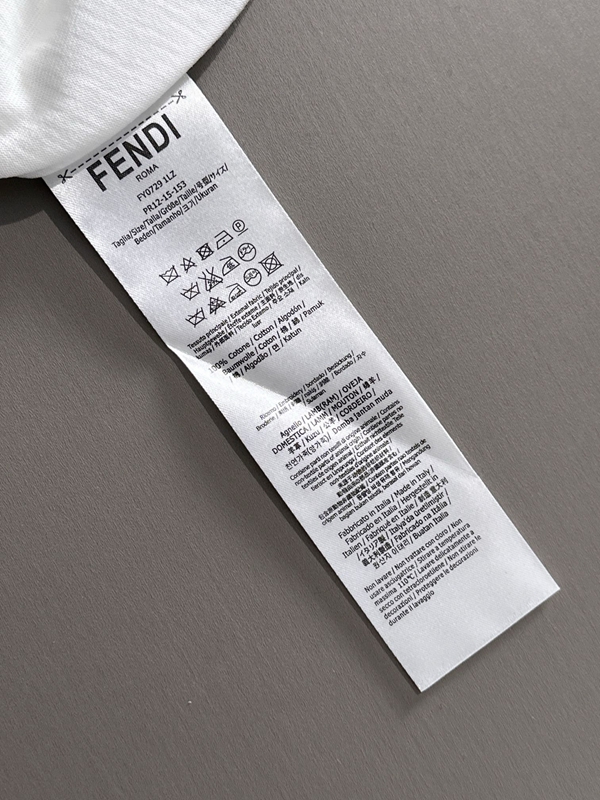 ブランドTシャツ着用イメージ